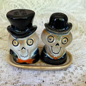 NWT Yankee Candle Boney Bunch Salt and Pepper Set with Tray